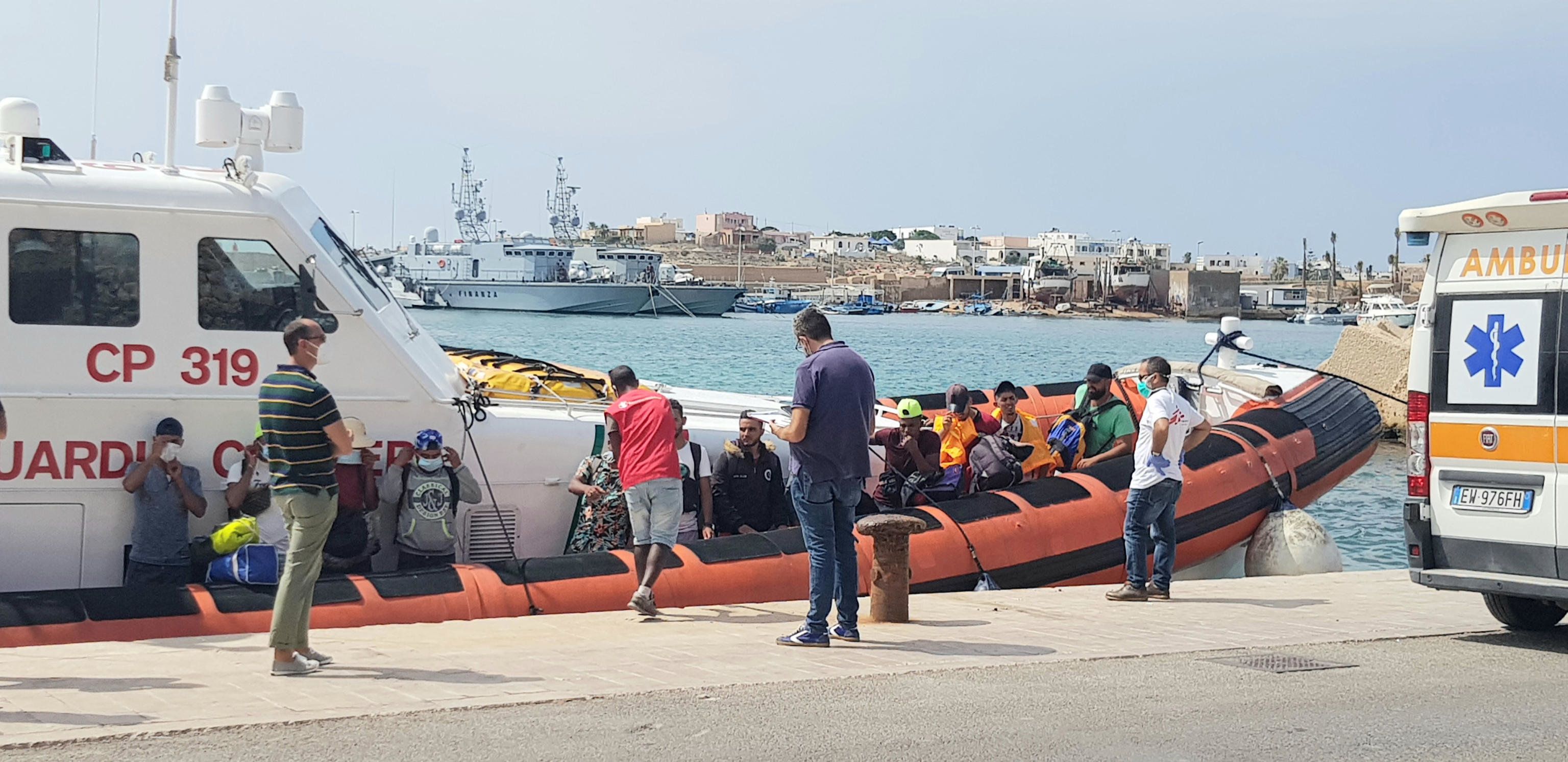 I giornali pro sbarchi: «Italiani indifferenti»