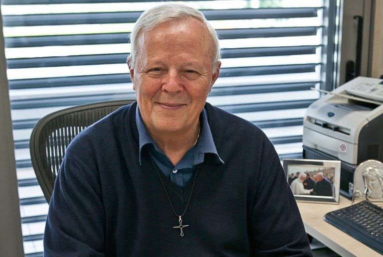 Padre Livio Fanzaga, il nemico perfetto di chi ci vuole zombie