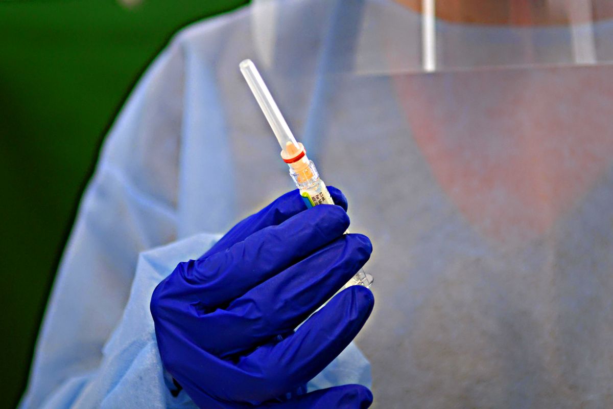 Il piano vaccini: ritardi sulle siringhe e il solito scaricabarile sulle Regioni