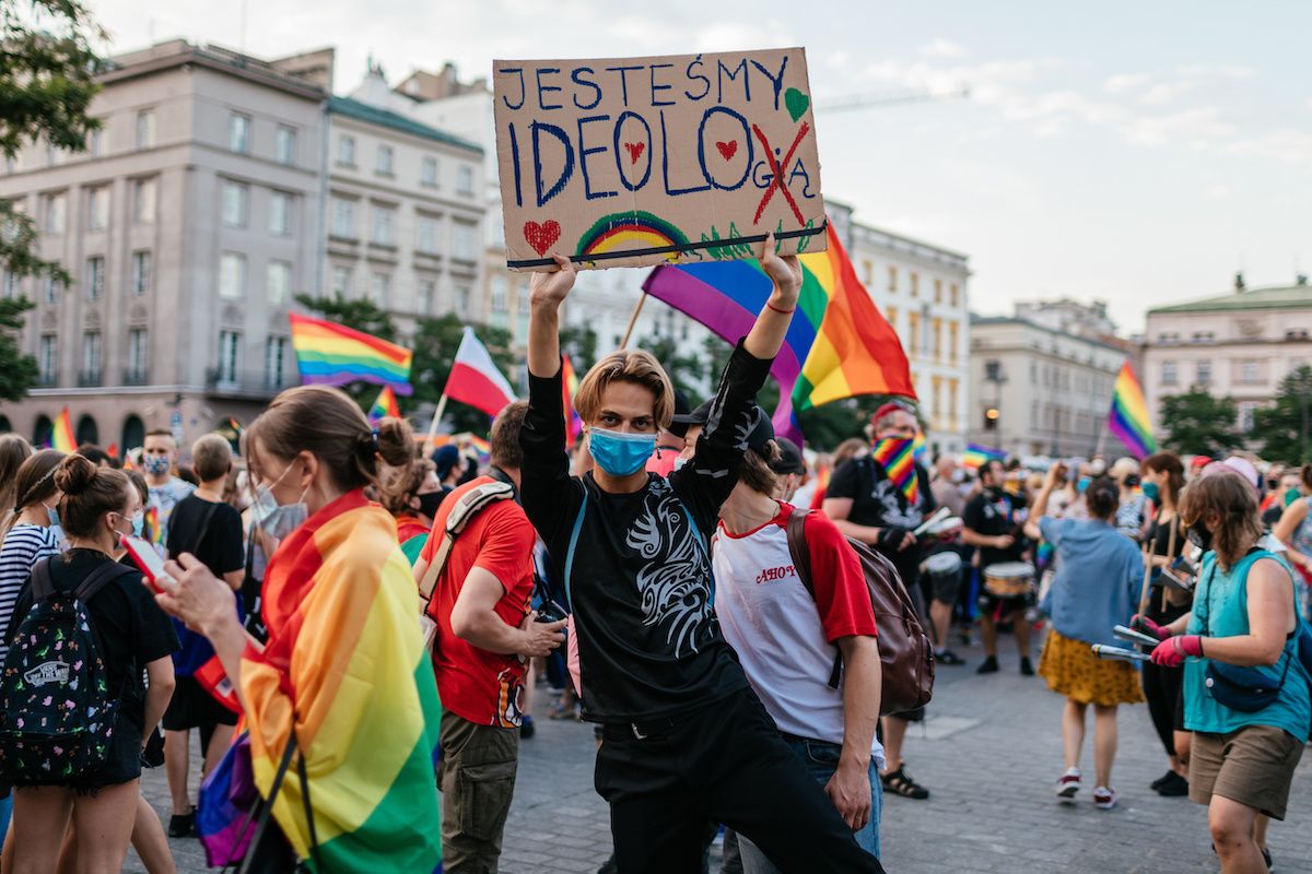 Polonia e Ungheria non si arrendono al diktat arcobaleno