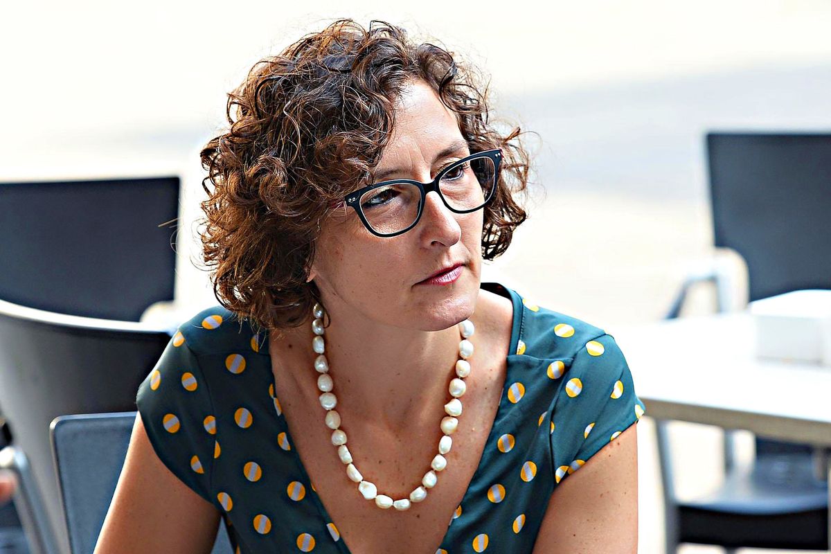 La Pisano pubblicizza gli affari del cognato