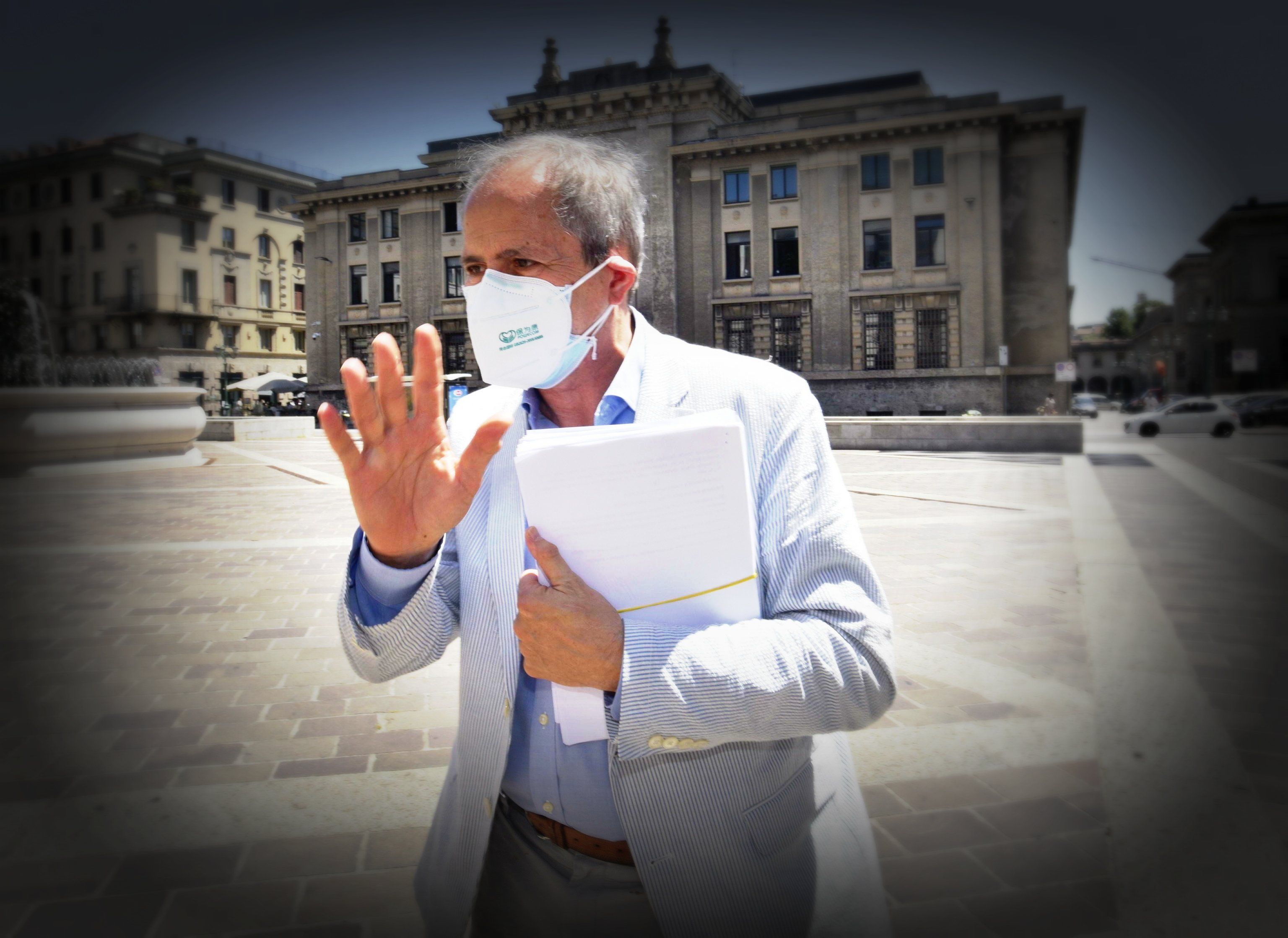 Ansiogeni, conflittuali e incoerenti. Uno studio inchioda i virologi italiani