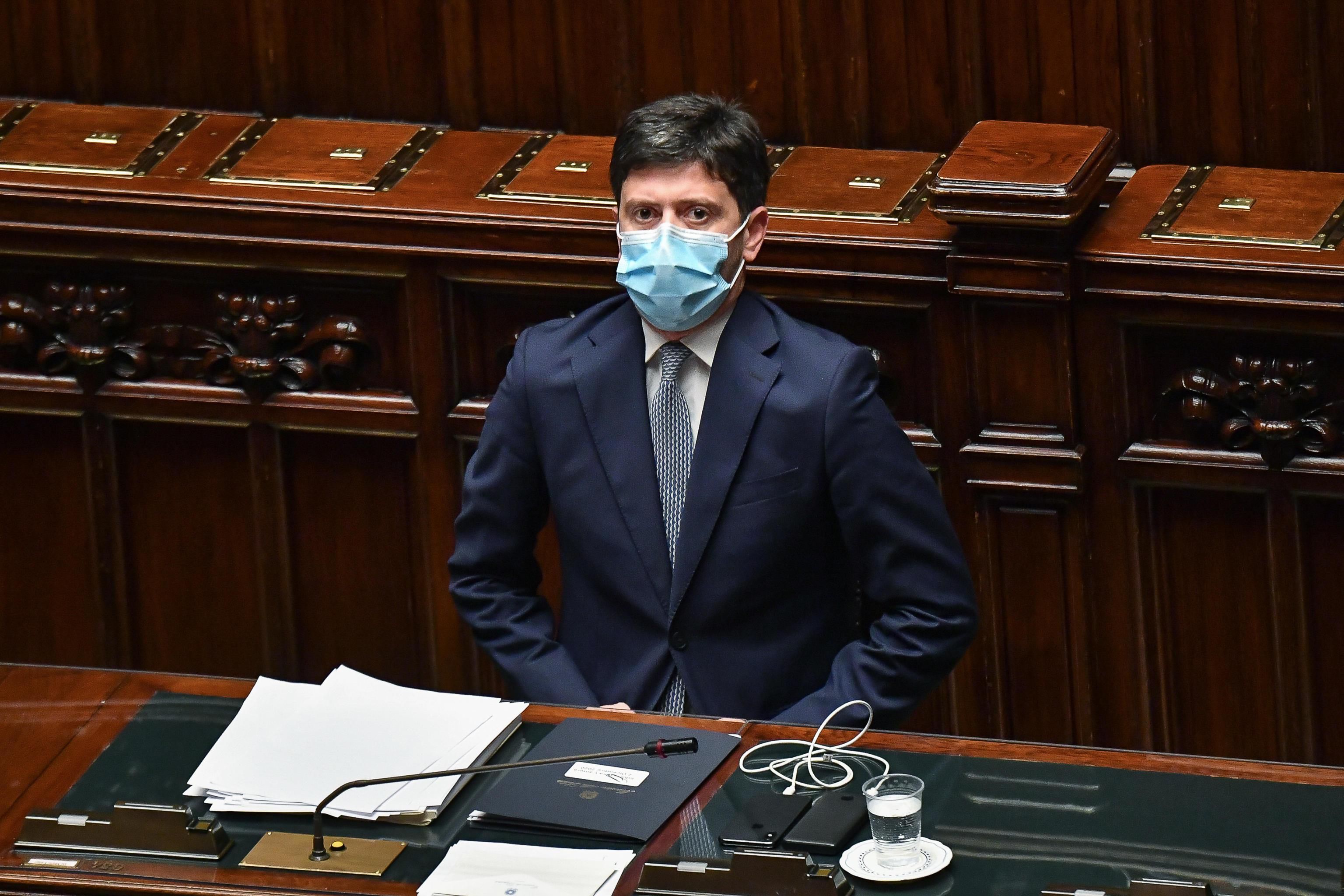 Nel piano vaccini di Speranza nulla è sicuro