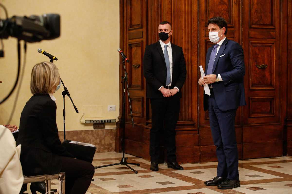 Dalla recita via social alle Camere umiliate. Le forzature di Conte gridano vendetta