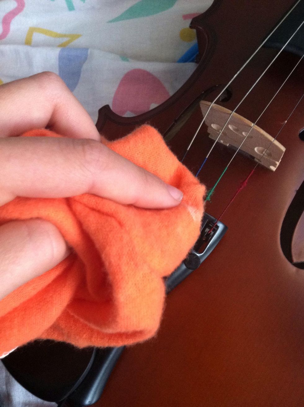 How to clean your violin B+C Guides