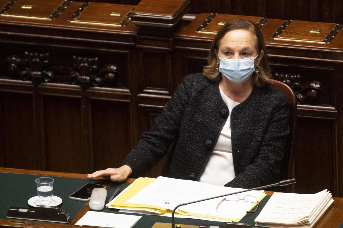 La Lamorgese militarizza il Natale. 70.000 agenti per guastare le feste