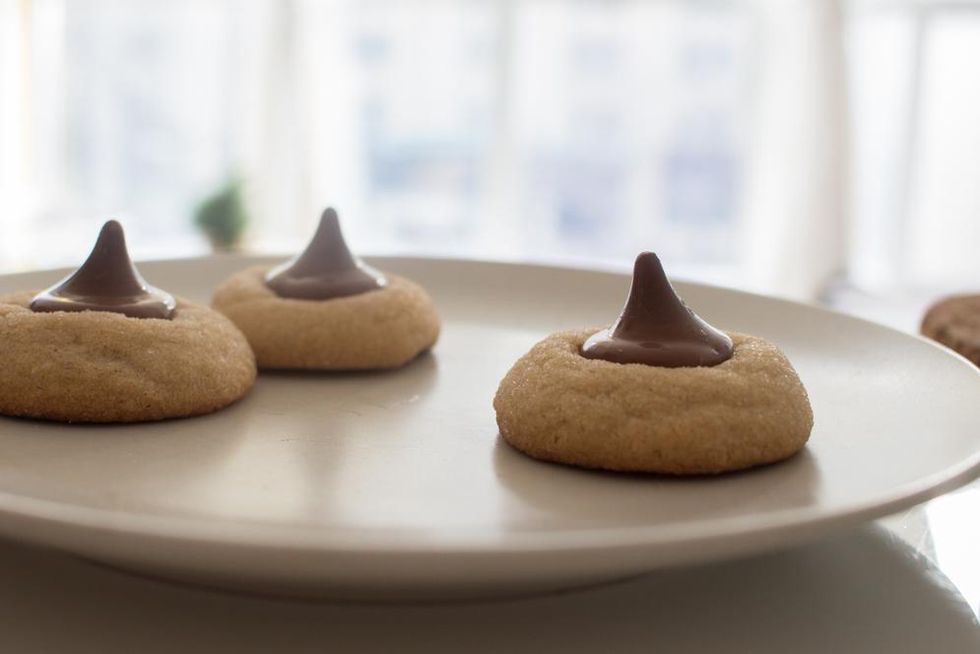 How to bake hershey kiss peanut butter drop cookies B+C Guides