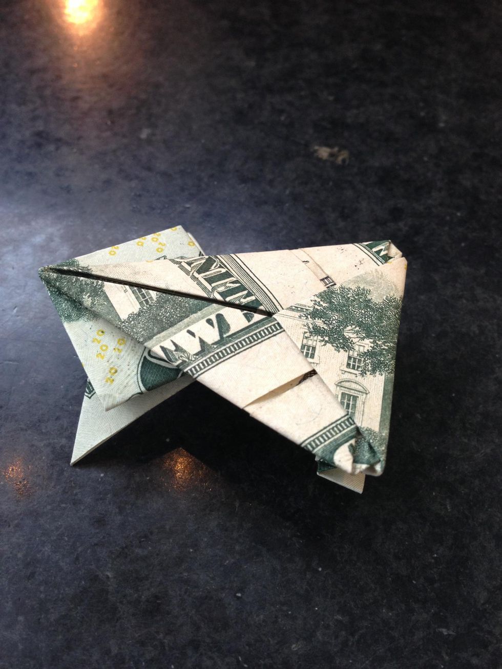 How to make an origami jumping money frog B+C Guides