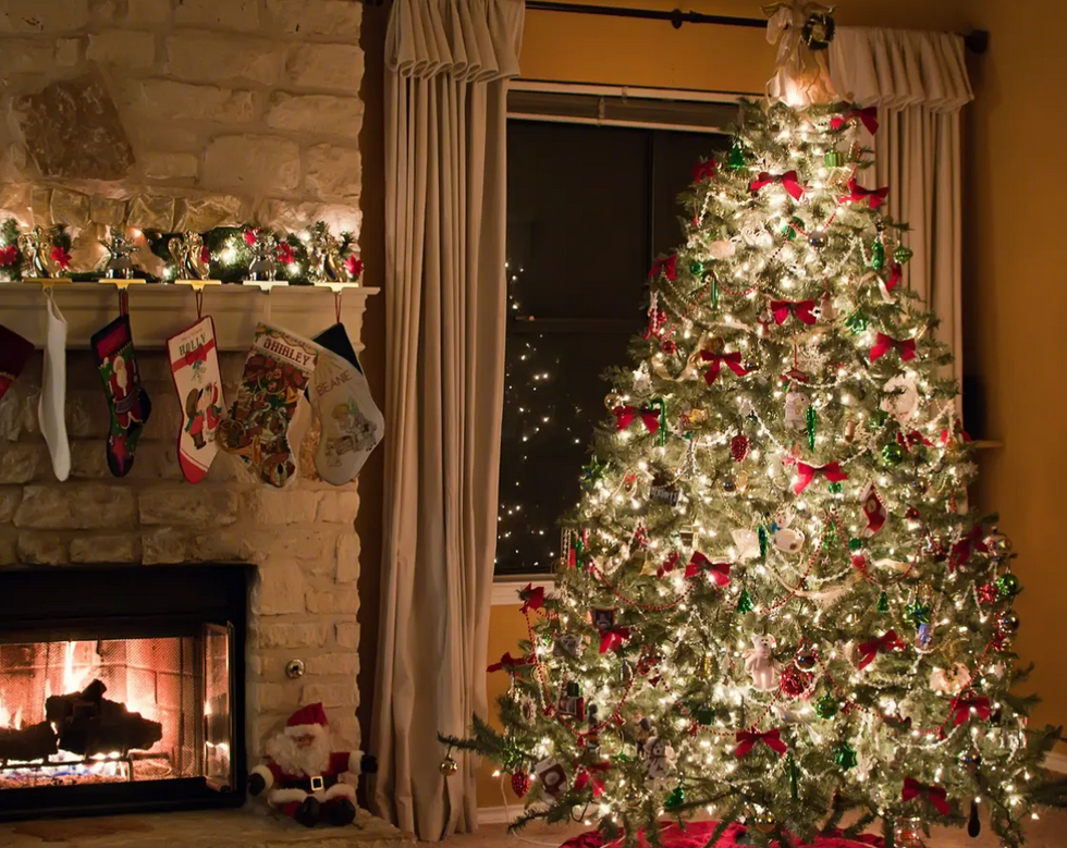 8 Must Watch Christmas Movies on Netflix