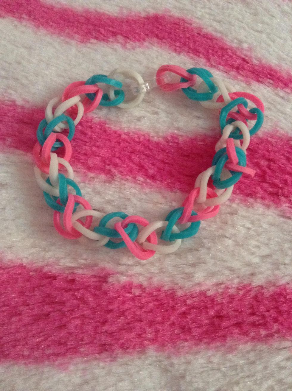 How to make the original rainbow loom bracelet on 2 pegs B+C Guides