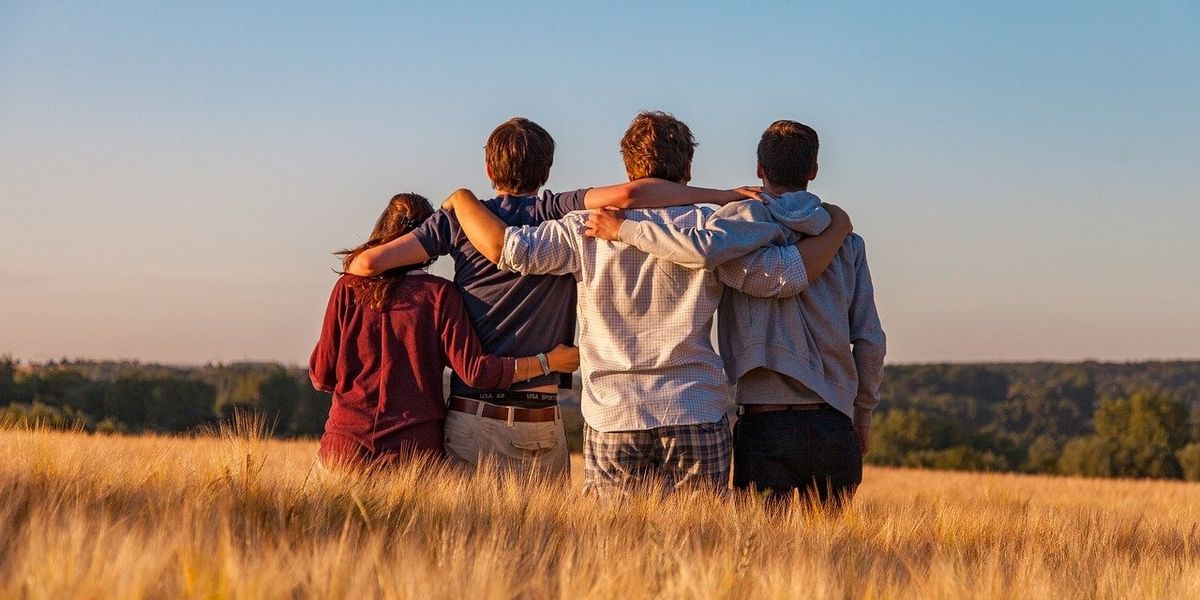 People Divulge The Exact Moment They Knew They Didn't Fit In With Their Friend Group Anymore