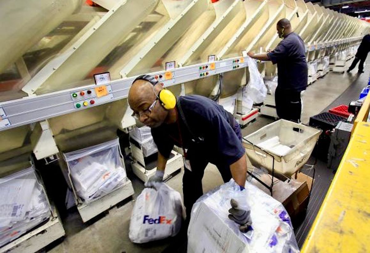 Experts: FedEx prioritizes packages over worker safety