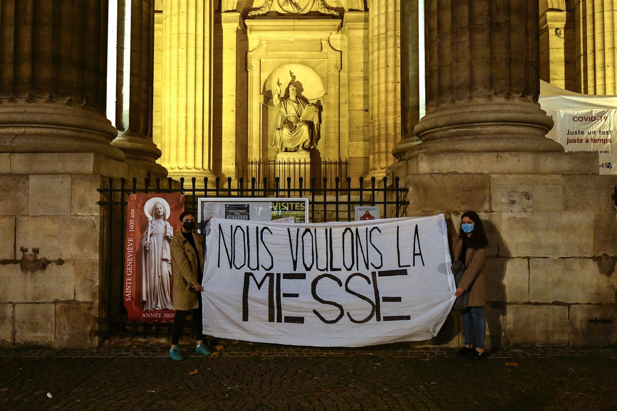 Messe a numero chiuso in Francia. Scintille tra Macron e i vescovi