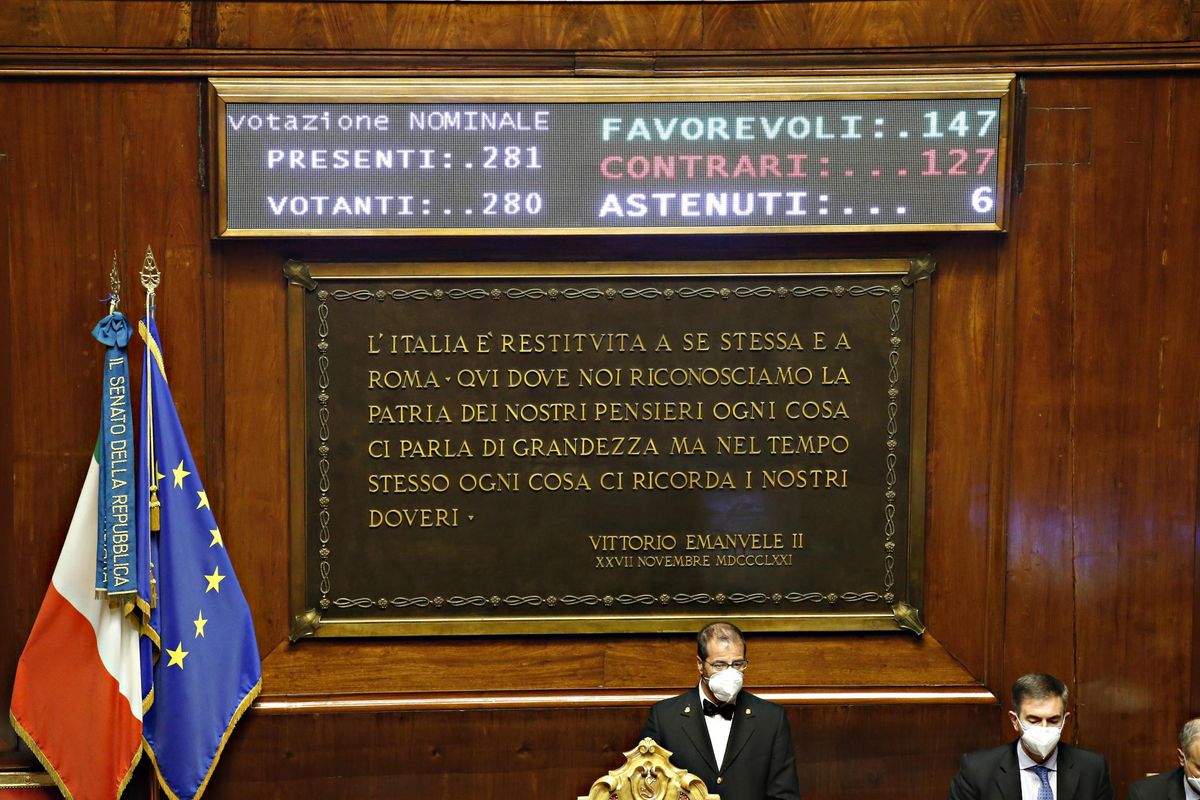 Giuseppi rifila la rogna di Natale all’Aula