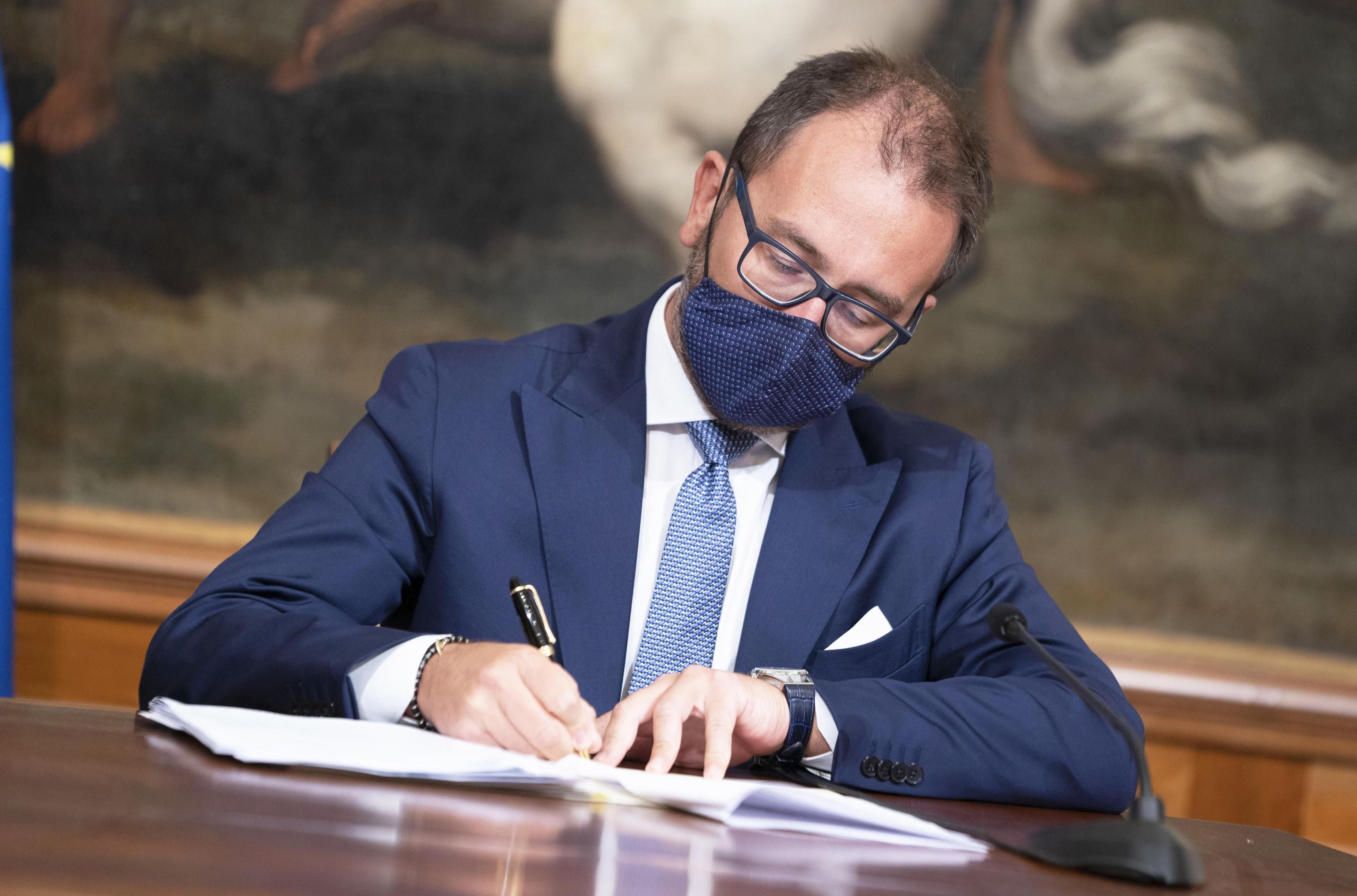 Bonafede manda a casa altri 5.000 detenuti