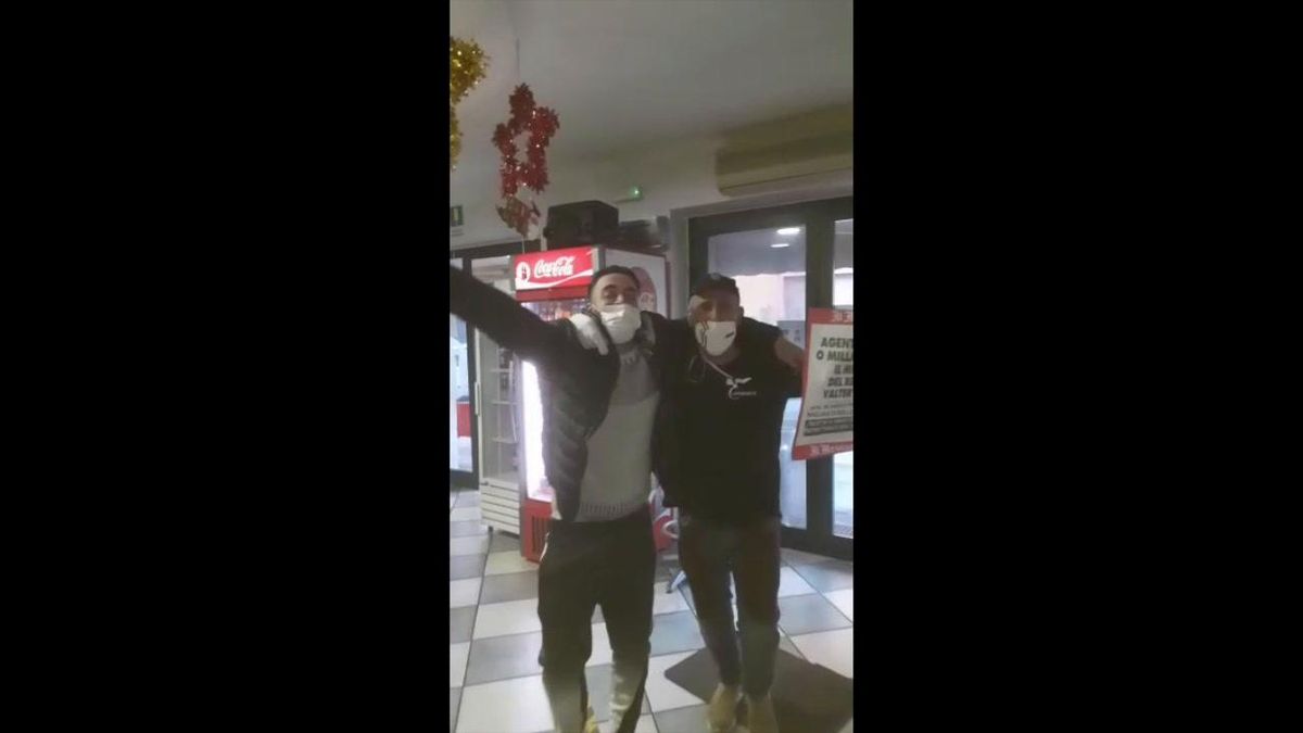 La finta spia si gode la fama ma nessuno spiega come mai lo Stato si sia fatto fregare