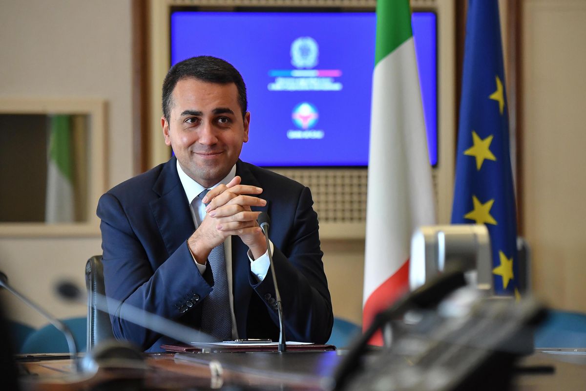 Con la scusa di Maradona Di Maio occupa la Rai