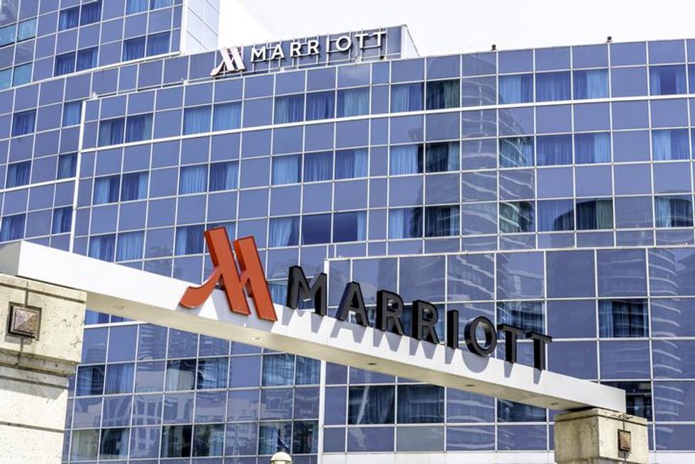 Marriott hotel and logo