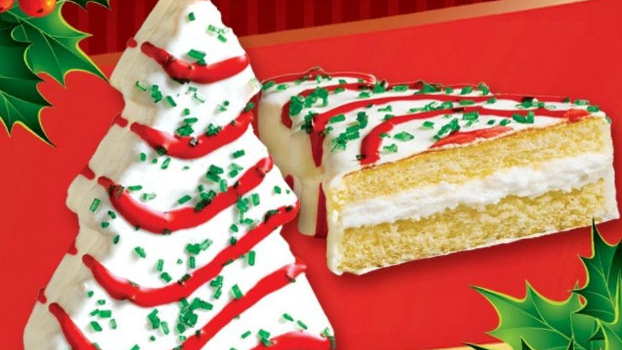 Everyone's making Little Debbie Christmas Tree dip and this short video shows how easy it is