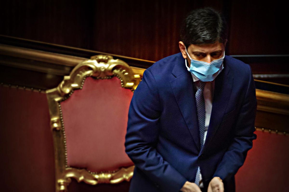 Speranza con le spalle al muro. Ha mentito sul piano pandemico