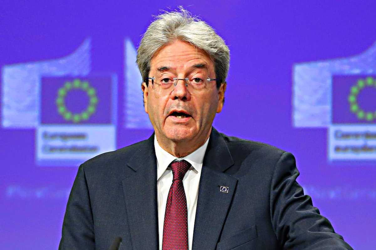 Le mezze verità di Conte sui servizi. «La fondazione? Idea di Gentiloni»