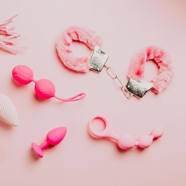 Naugty Girl Guide: 7 Top-Rated Amazon Finds For A Kinkier Holiday Szn