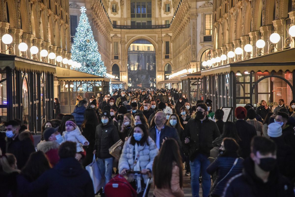 Dal flop dei semafori ai capoluoghi blindati. Tutte le bestialità del dl ammazza Natale