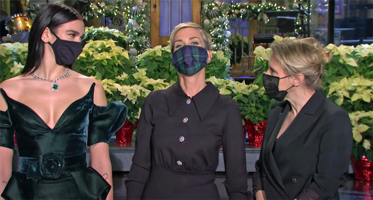 Kristin Wiig returns home to 'SNL' for a holiday edition rife with promise and peril