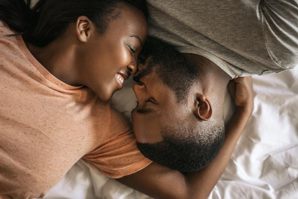 black-couple-love-bed