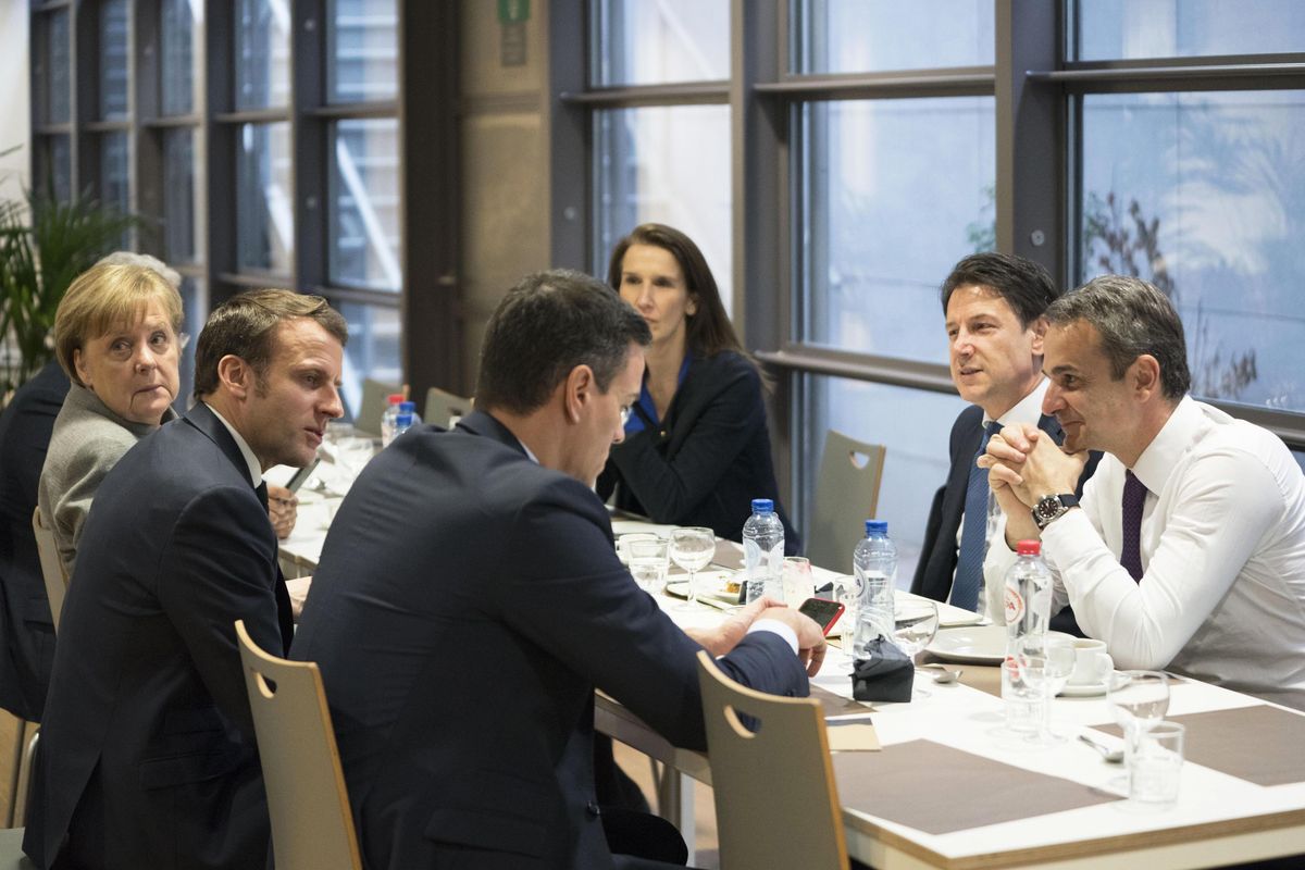 Il Natale è sotto controllo, il virus no. E Roma è fuori dal vertice europeo