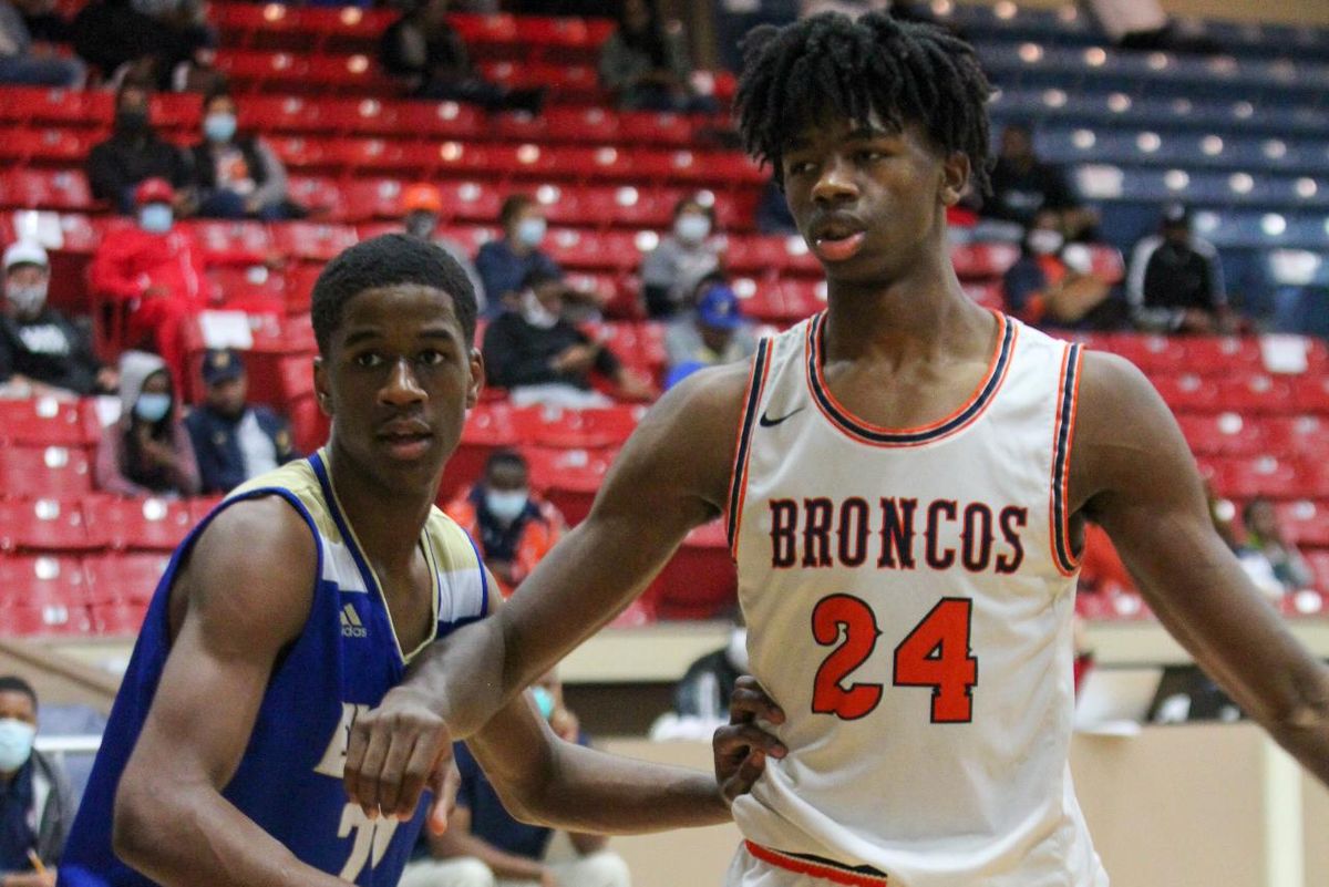 VYPE U Photo Gallery: Elkins Dominates Bush