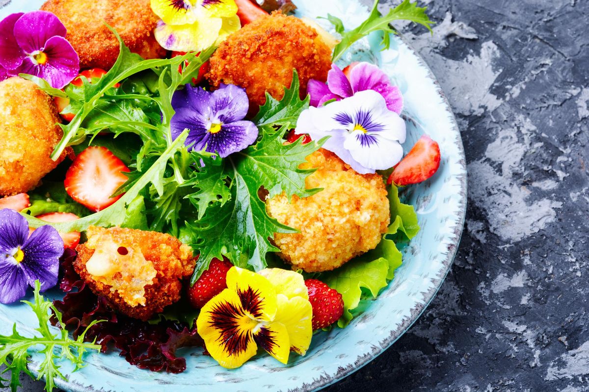 È primavera a tavola con la cucina floreale