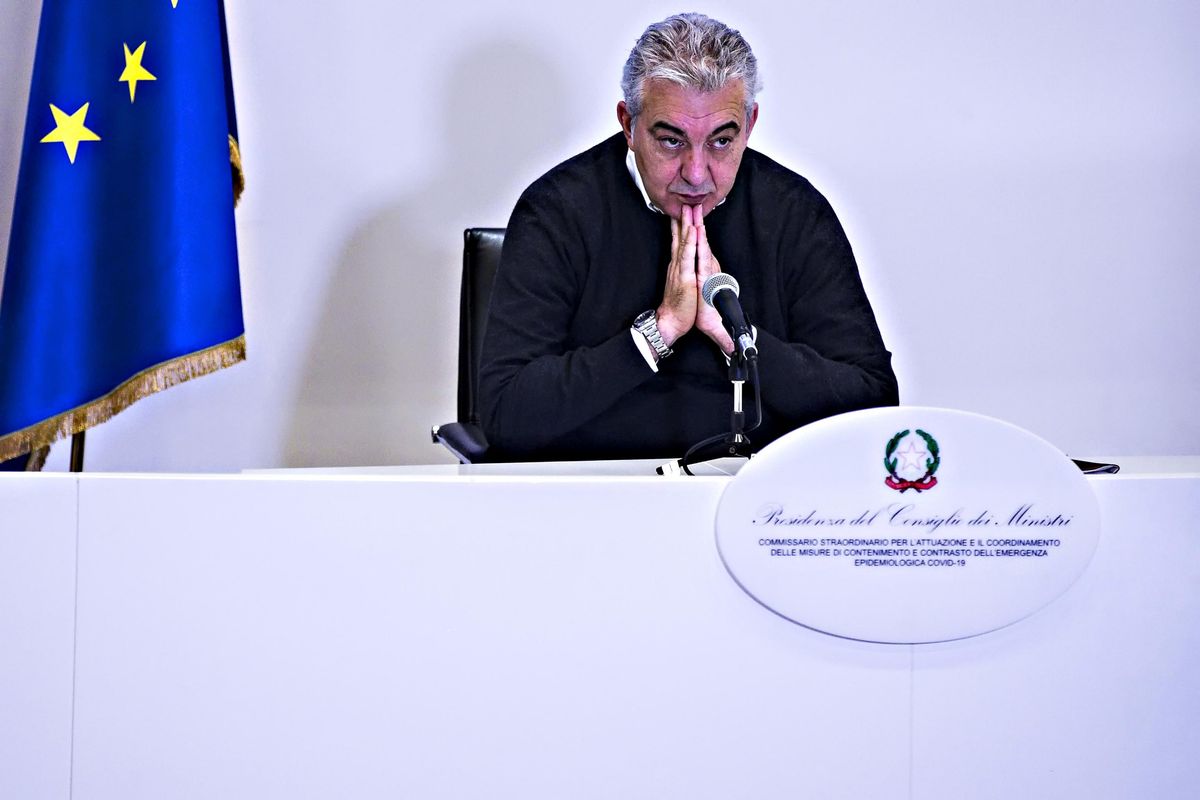 Spy story intorno alle mascherine di Arcuri