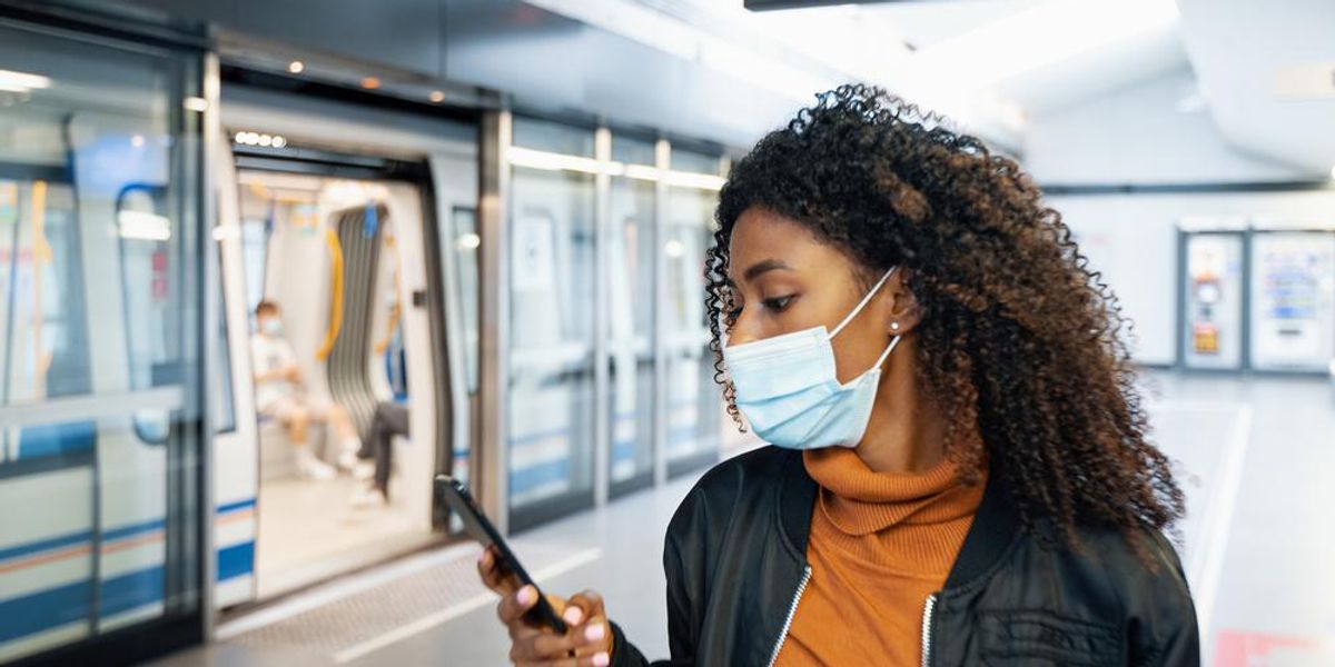black-woman-travel-mask-pandemic