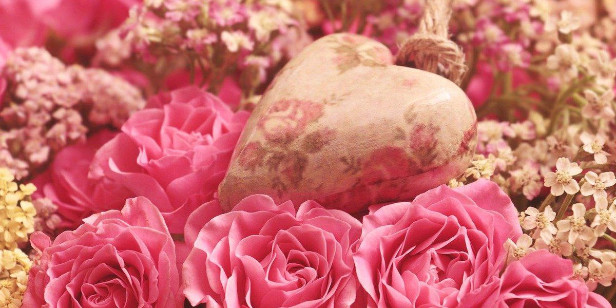 People Explain Which Things Are Romantic In Movies But Really Creepy In Real Life