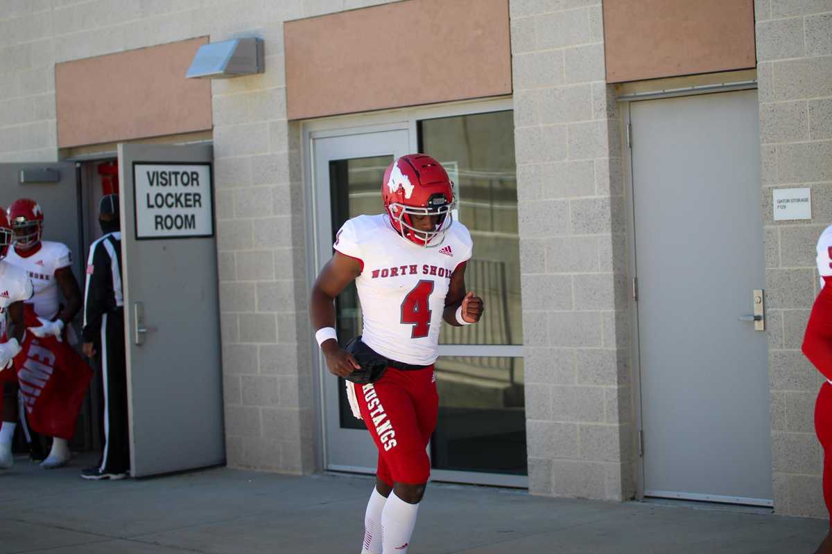 Davis, North Shore dominate in victory over Tompkins