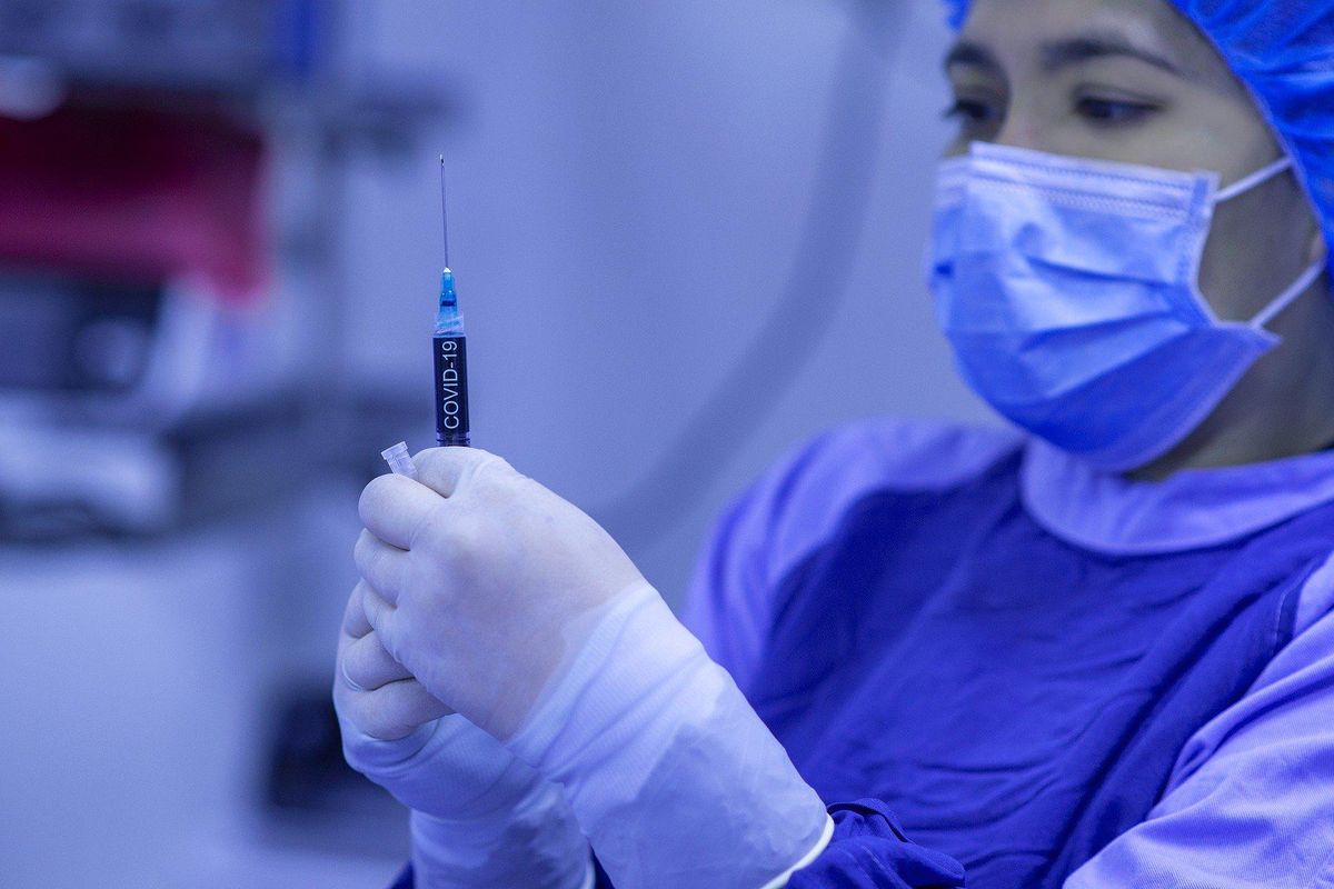 FDA panel okays Pfizer vaccine, paving the way for it to be administered starting next week