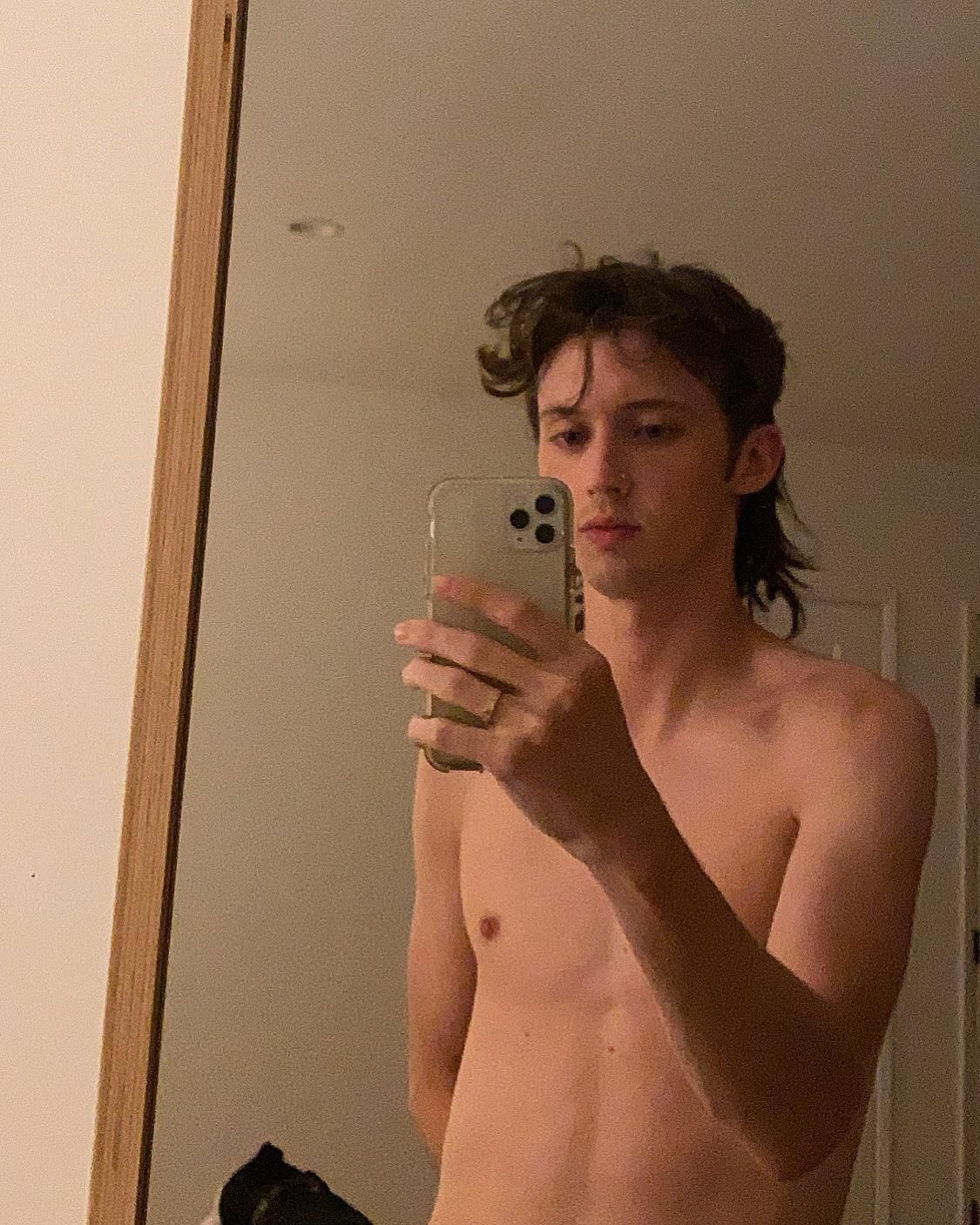 platform converse troye sivan