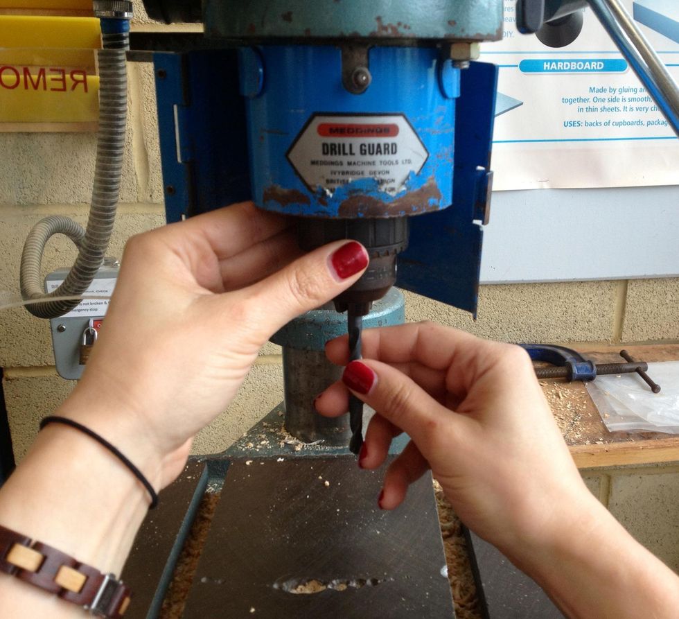 How to put a drill bit in a pillar drill B+C Guides