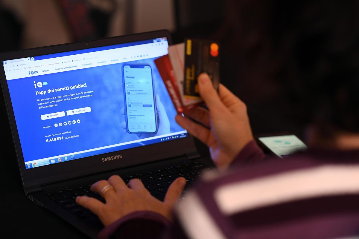 Debutto alla Fantozzi per Cashback, app in tilt