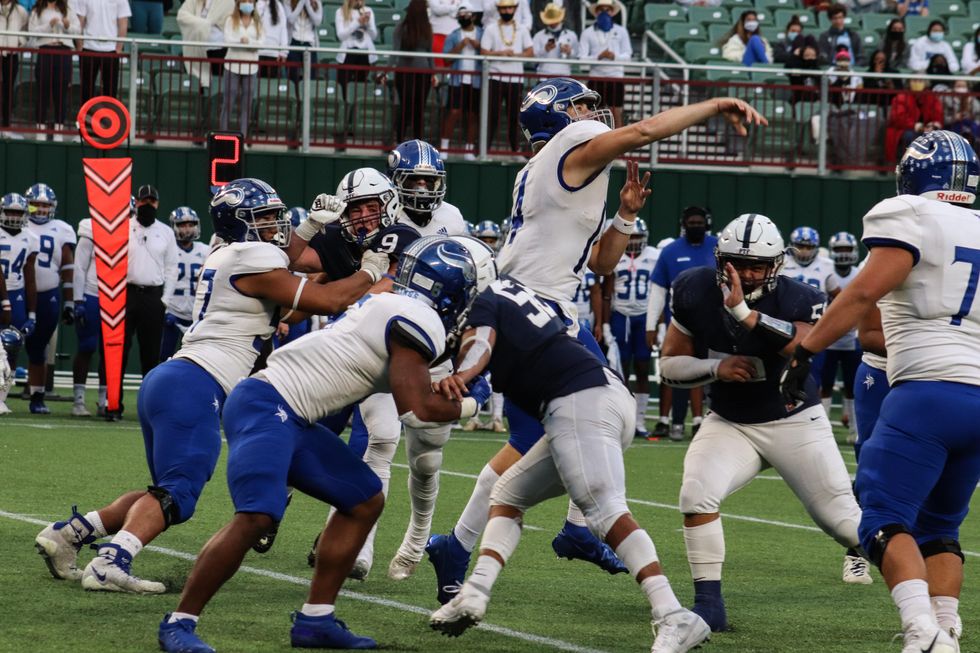 Nolan Catholic escapes All Saints; advances to the TAPPS football state