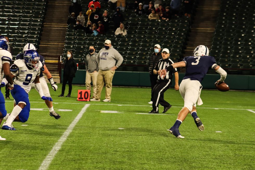 Nolan Catholic escapes All Saints; advances to the TAPPS football state