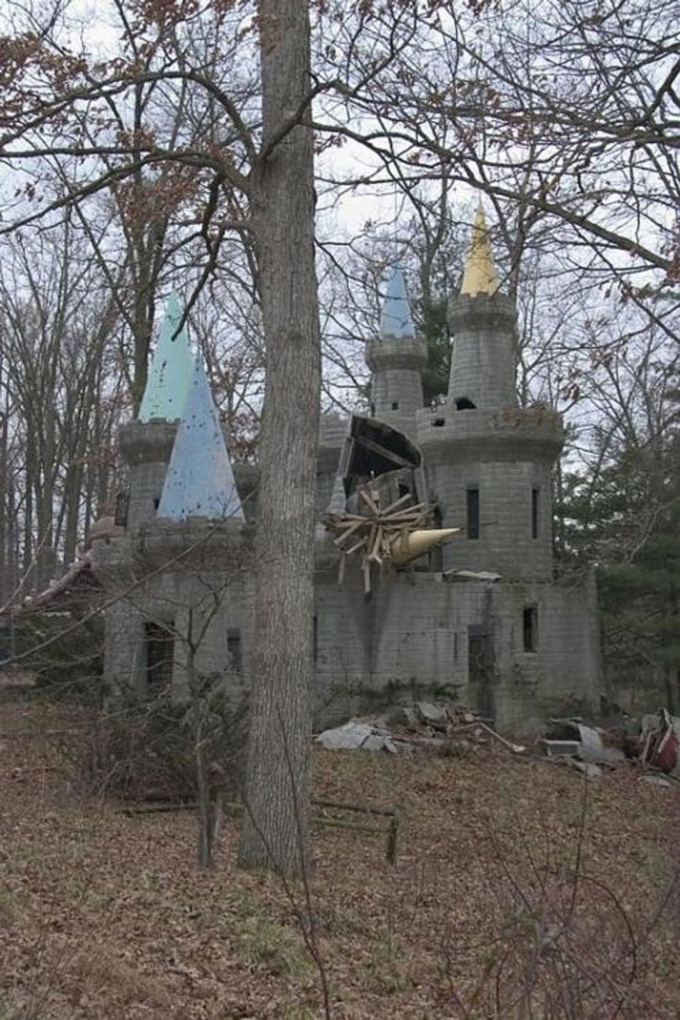 This Creepy Abandoned Amusement Park Will Completely Freak You Out 22 Words 8461