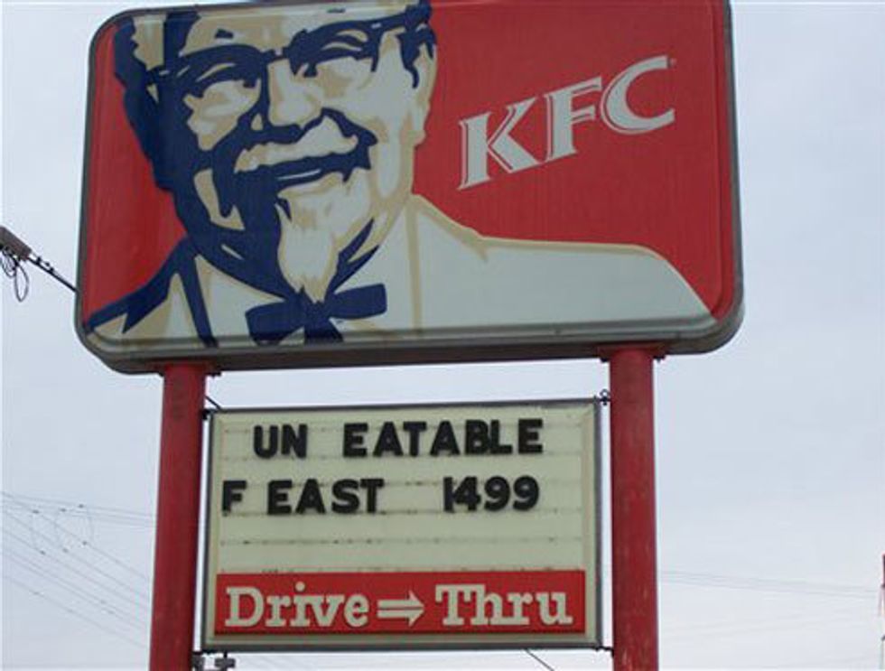 Order Up! 30 Hilarious Fast Food Sign Fails | 22 Words