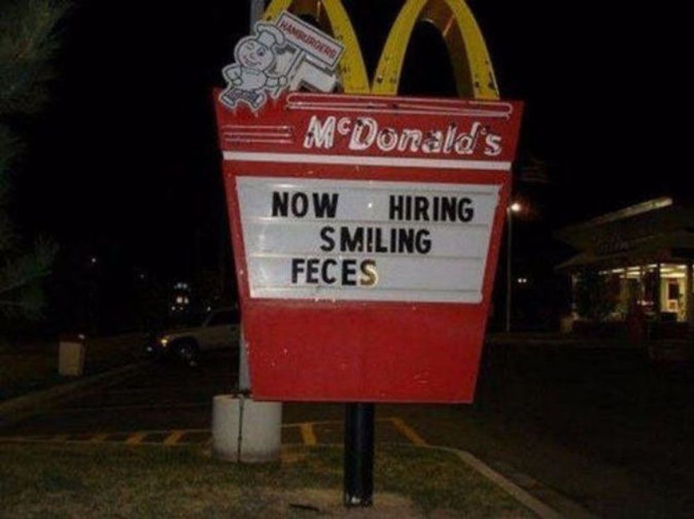 Order Up! 30 Hilarious Fast Food Sign Fails 22 Words