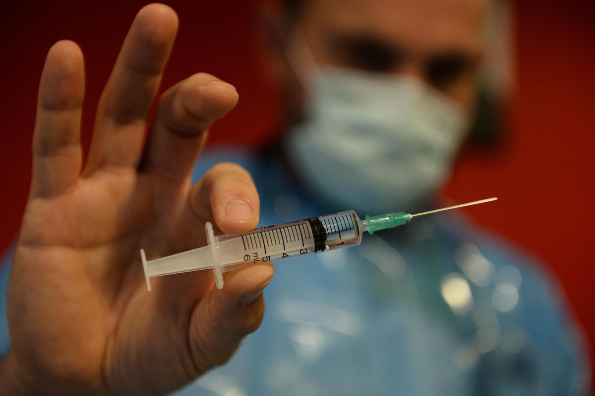 Siringhe, vaccini e scuole. Ecco tutte le bugie e i ritardi