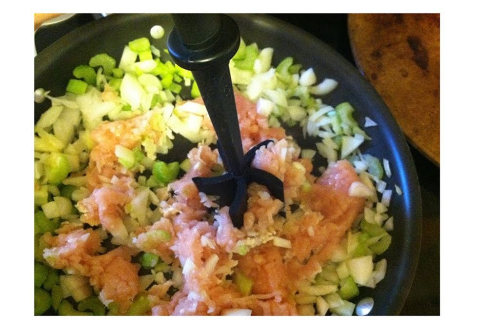 A mix N Chop tool chops up various vegetables.