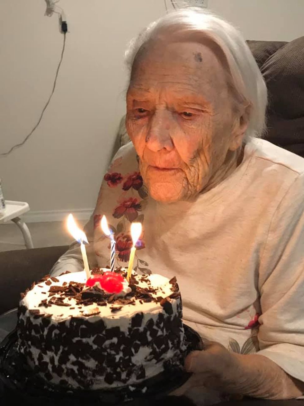 101-Year-Old Mom Makes Her Son Stop the Car so She Can Play in the Snow ...