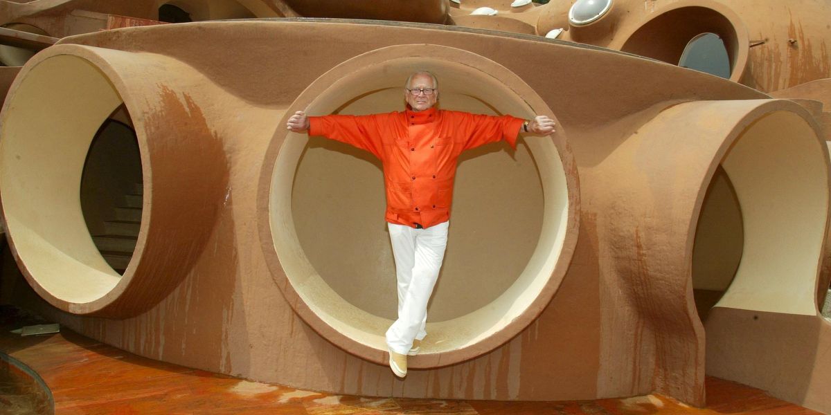 Legendary Fashion Designer Pierre Cardin Dies at 98