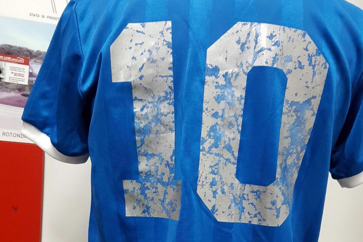 Due milioni per la maglia di Maradona: i cimeli sportivi più cari